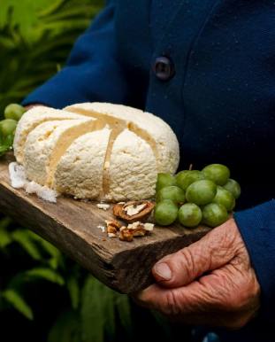 Flexo Carpo Blanco 5 queso fresco de leche de cabra cuidadosamente madurado